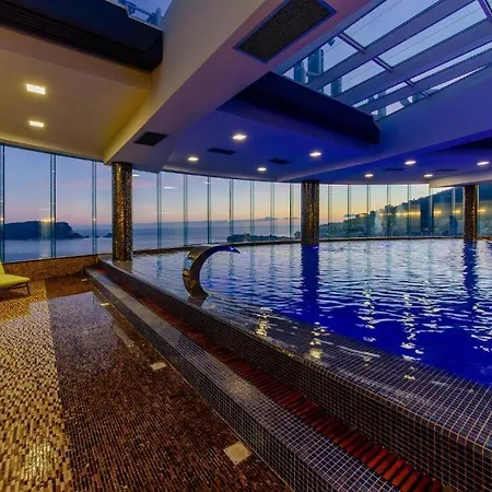 Luxury With 3 Bedrooms In Near The Appartamento