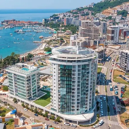 Luxury With 3 Bedrooms In Near The *