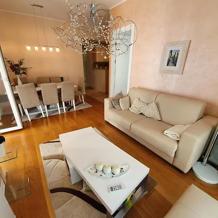 Appartamento Luxury With 3 Bedrooms In Near The